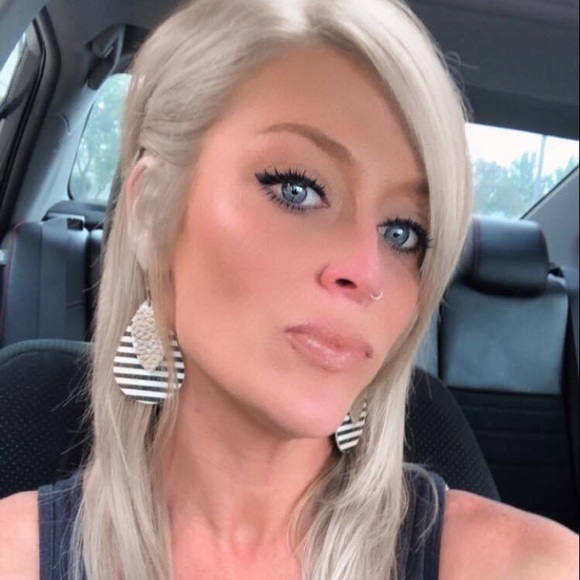 Meet your Posher, Jami - Picture 1 of 6